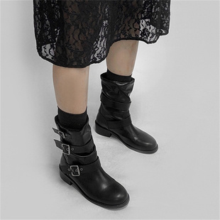 小池在首尔25年春夏新款 圆头方跟套筒皮带扣骑士ins气质复古短靴