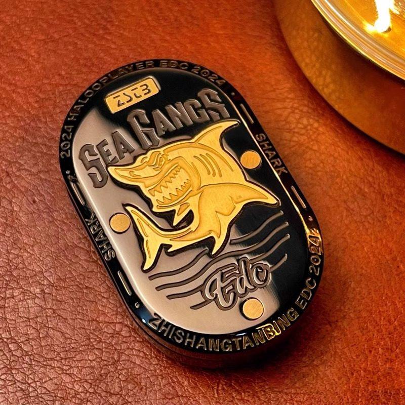 海鲨2.0律动推牌EDC解压玩具不锈钢直推旋转啪啪币磁力转子手把件,玩具/童车/益智/积木/模型,EDC玩具,淘宝优惠券,粉丝福利购,淘宝优惠卷