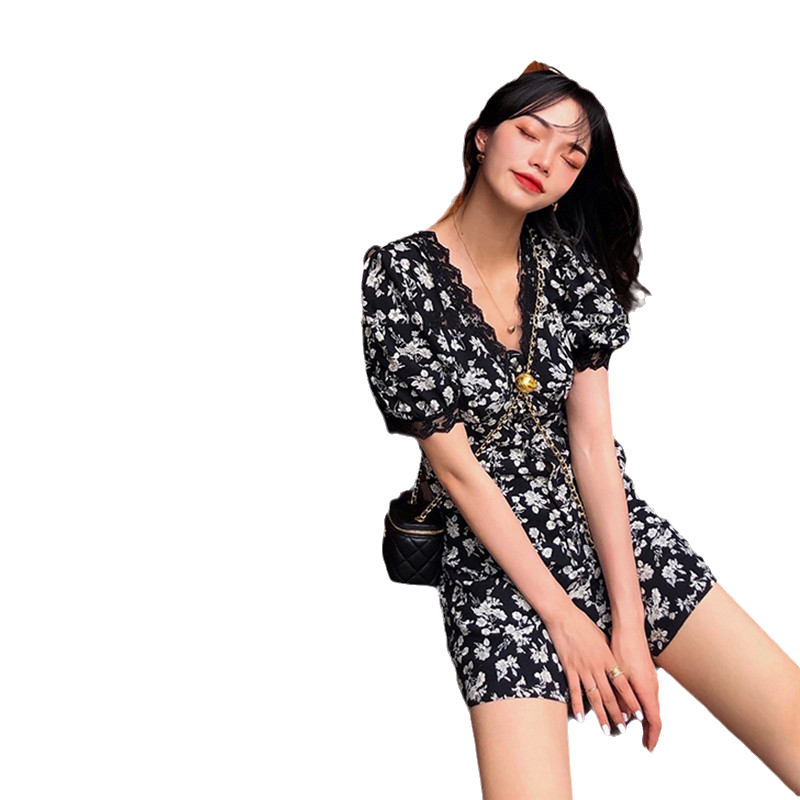 2024夏季新款复古气质蕾丝拼接碎花连体裤女高腰显瘦度假连衣短裤