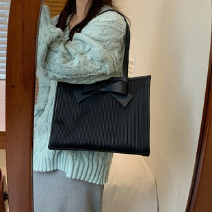 轻奢手提包包女2025新款通勤包大容量上下班文件包今年流行托特包