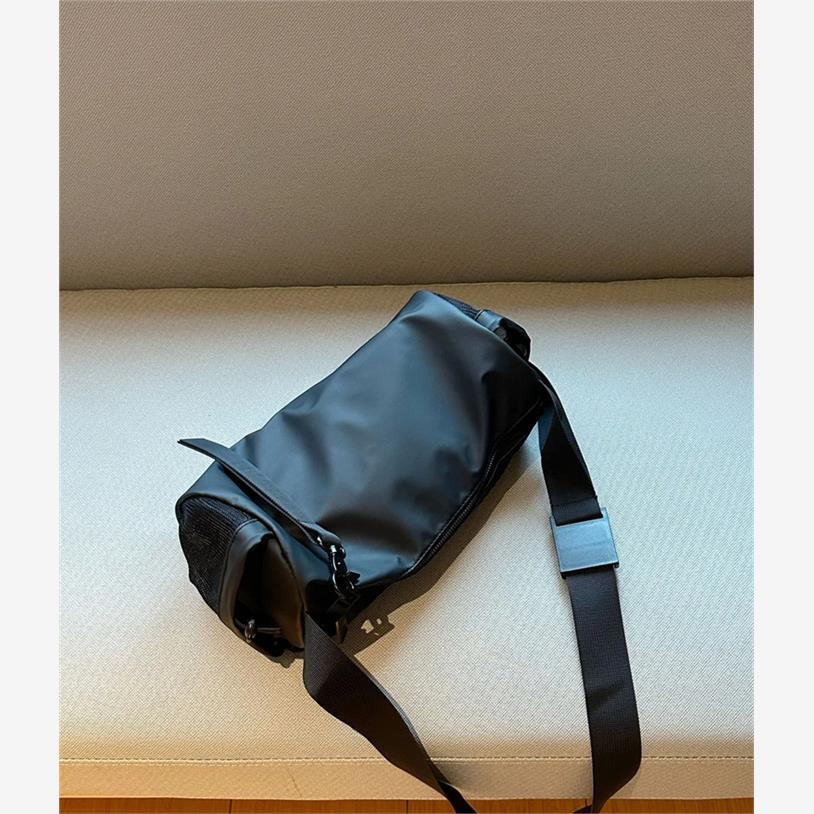 轻奢时尚斜挎包包女2025新款男女通用百搭通勤单肩包运动风圆筒包