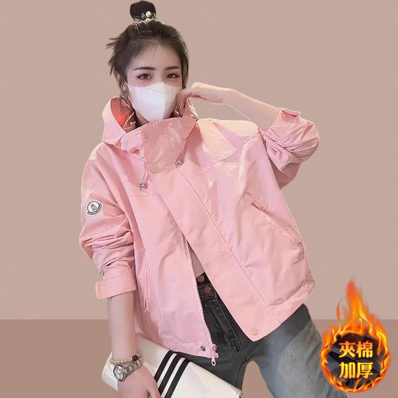 欧洲站2025年秋冬新款高级感冲锋衣女短外套连帽加绒夹克上衣洋气