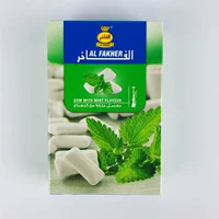 2 коробки с жевательной речью в руку