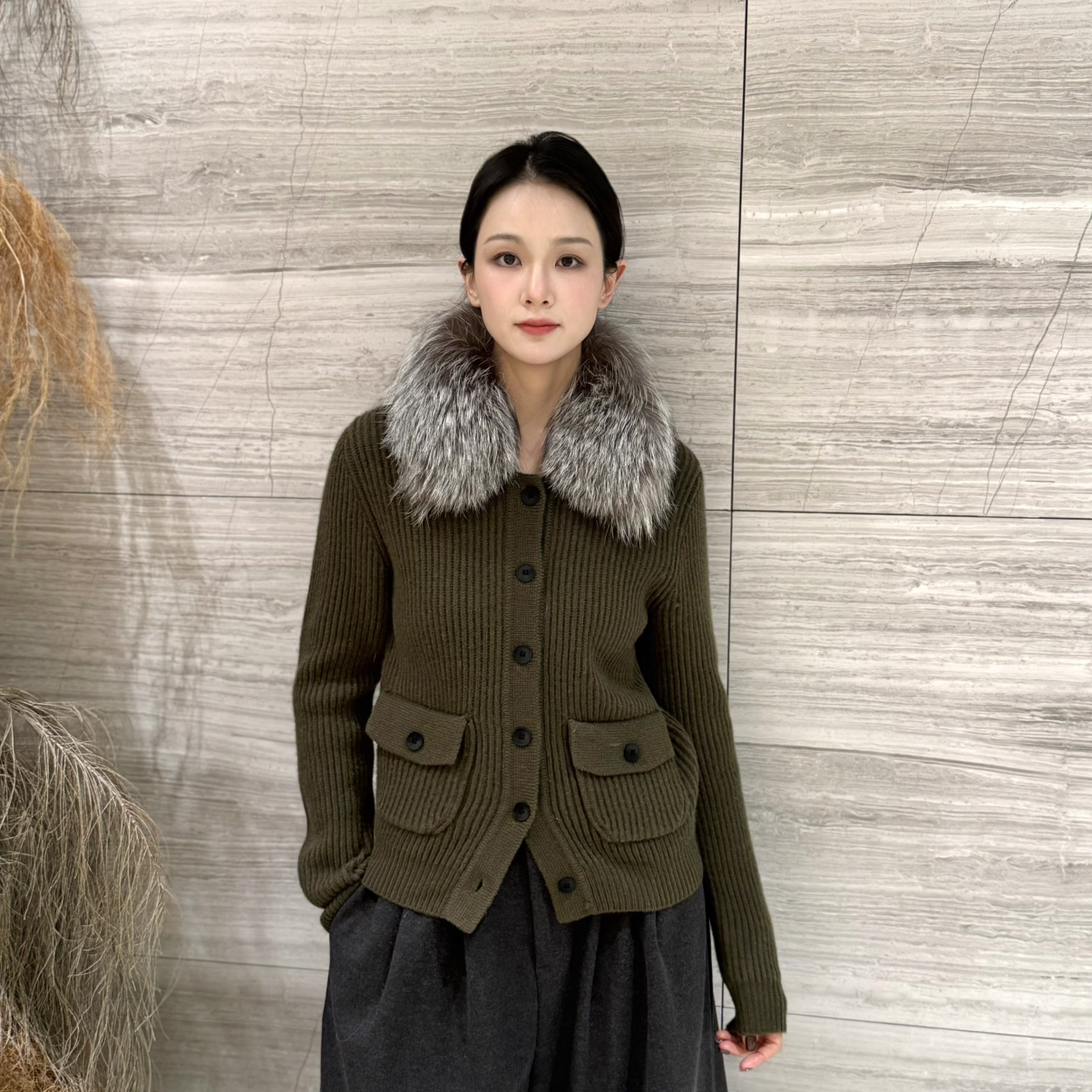 多大牌开衫毛衣(配毛领狐狸毛真毛可拆卸)(含100羊毛)O多H087-1