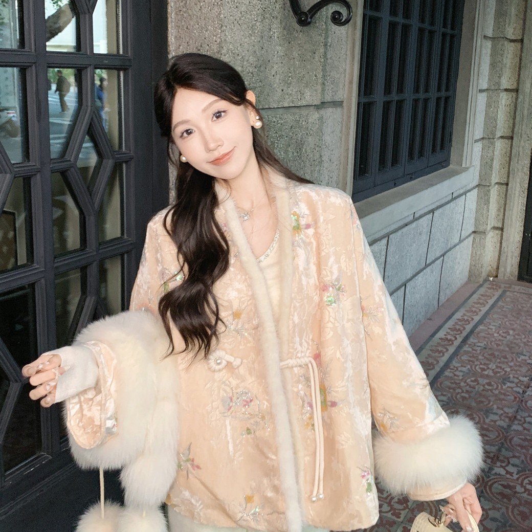 多多店国风新中式-提花刺绣钉珠拼真狐狸毛保暖羽绒服外套1221