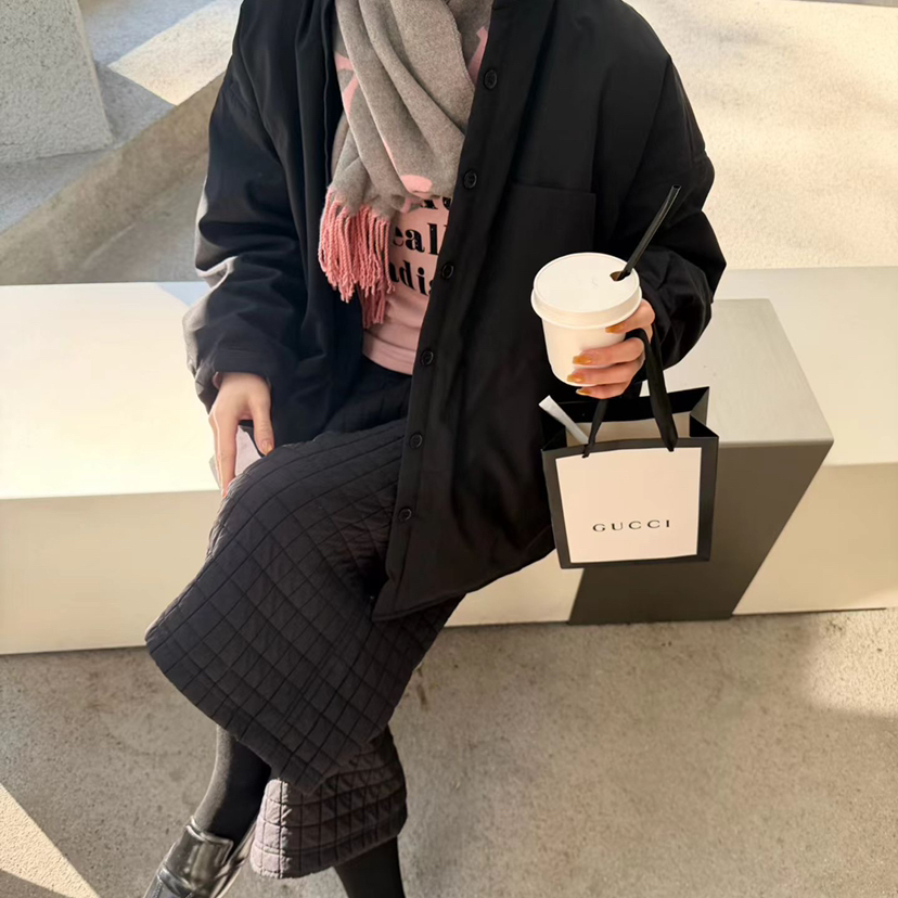 多多店冬上新简约廓形翻领宽松保暖羽绒服外套564