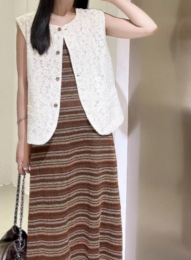 多多轻奢优雅气质显瘦单排扣蕾丝马甲(不含裙子+下装+内搭)w916