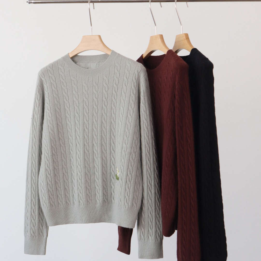 多多冬上新百搭简约圆领刺绣花朵麻花纹保暖羊绒衫R90869