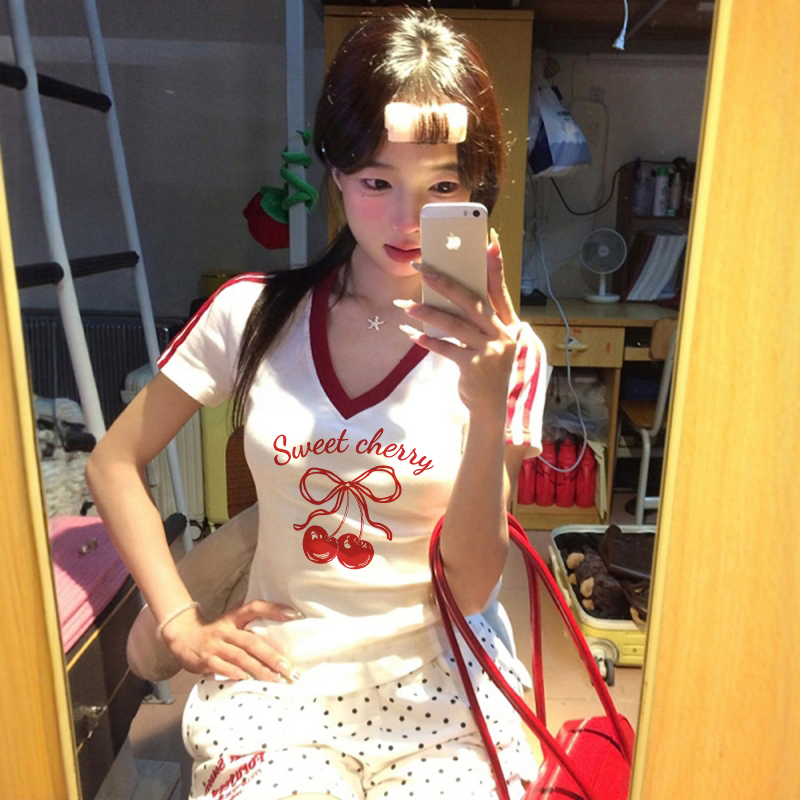 純棉韓系chic別致V領(lǐng)短袖t恤女夏季修身顯瘦辣妹短款別致上衣新款