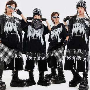 儿童街舞潮服男童嘻哈黑白破洞舞蹈服套装hiphop酷帅女童演出服夏