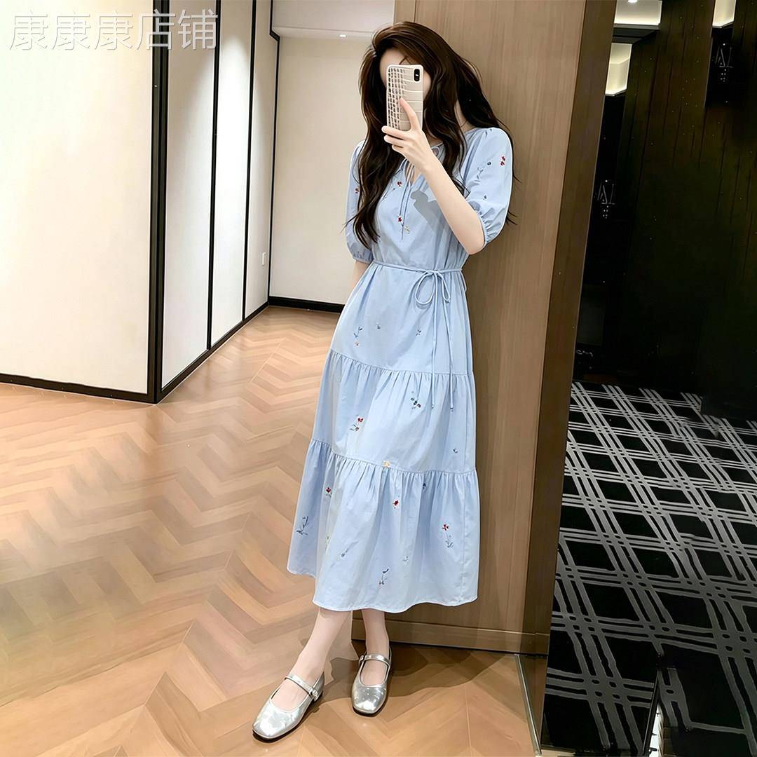 法式气质蓝色碎花泡泡袖洋装女2026夏季新款小个子巨好看长裙子