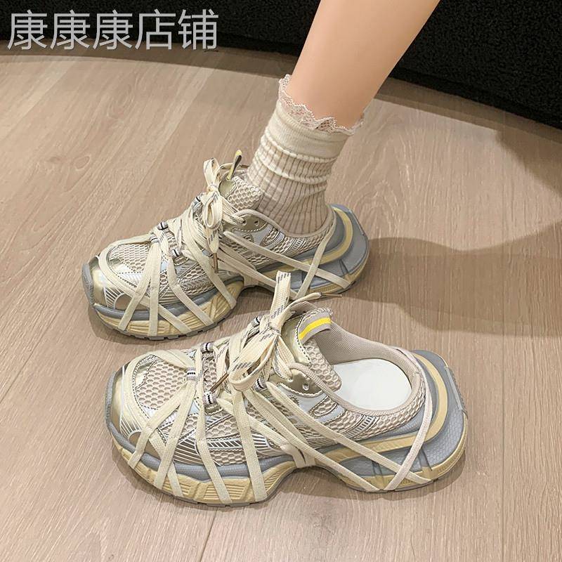 香港蜘蛛网绑带厚底包头半拖鞋女2026新款夏季网面透气休闲老爹鞋