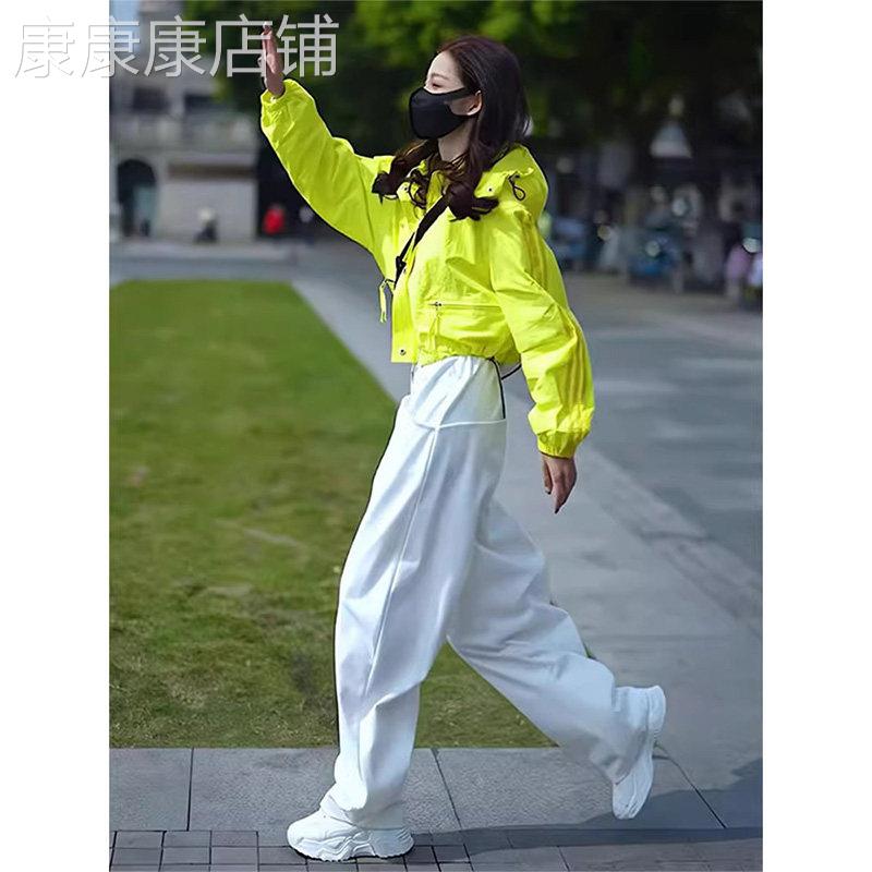 黄色三条杠工装连帽短款冲锋衣女春秋欧货新款小个子风衣夹克外套