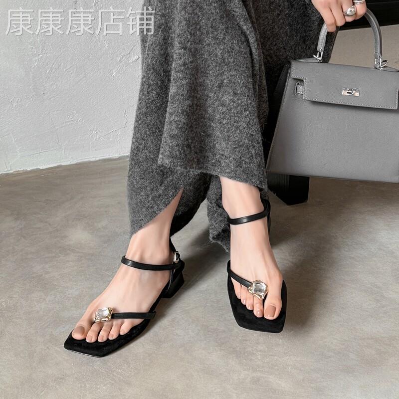 夏日绘卷~法式水钻夹趾绝美夏季凉鞋女款2026新款粗跟低跟后半段