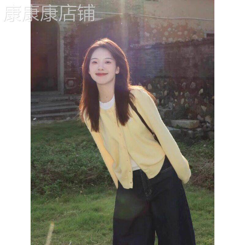 奶黄色针织开衫女2026新款秋季韩系氛围感穿搭设计感长袖罩衫外套