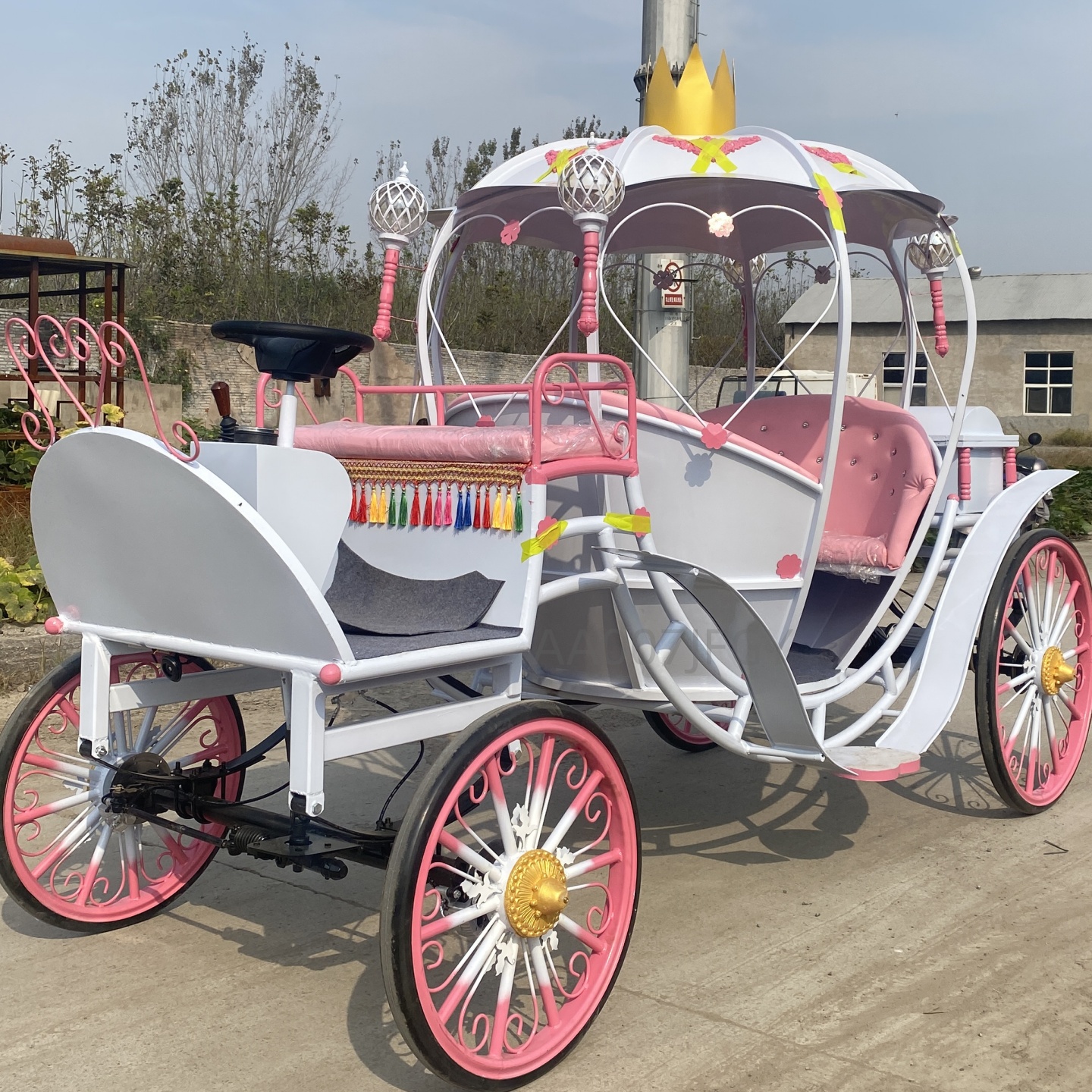 定制欧式南瓜马车玻璃钢巡游花车