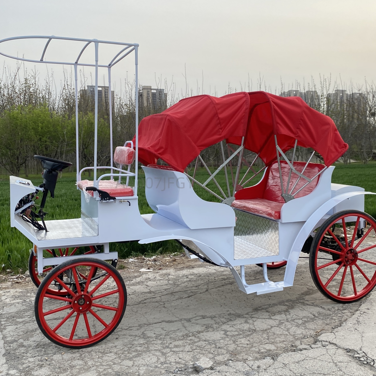 欧式观光马车加宽对排坐迎亲