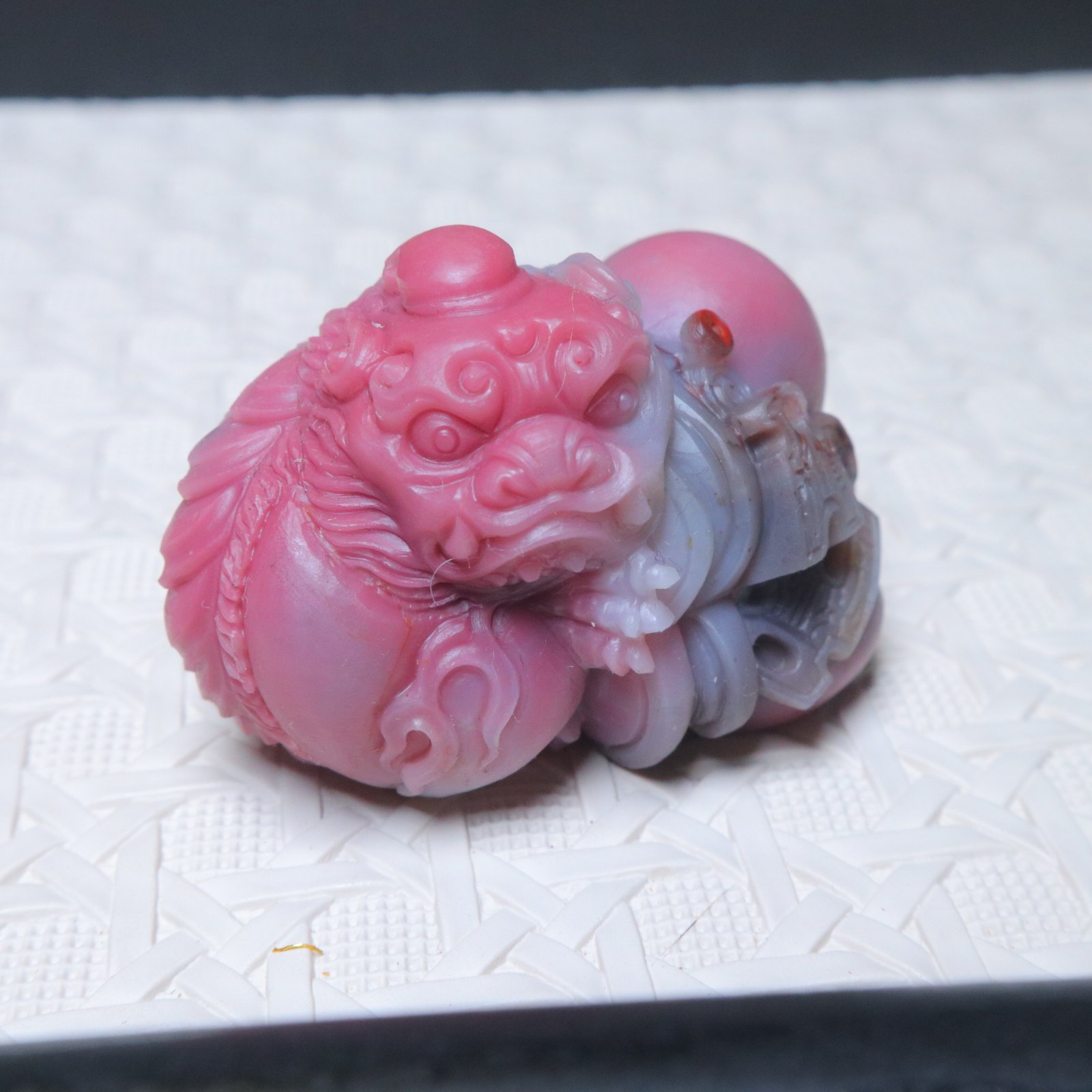 盐源玛瑙精品石包玉粉貔貅手把件摆件