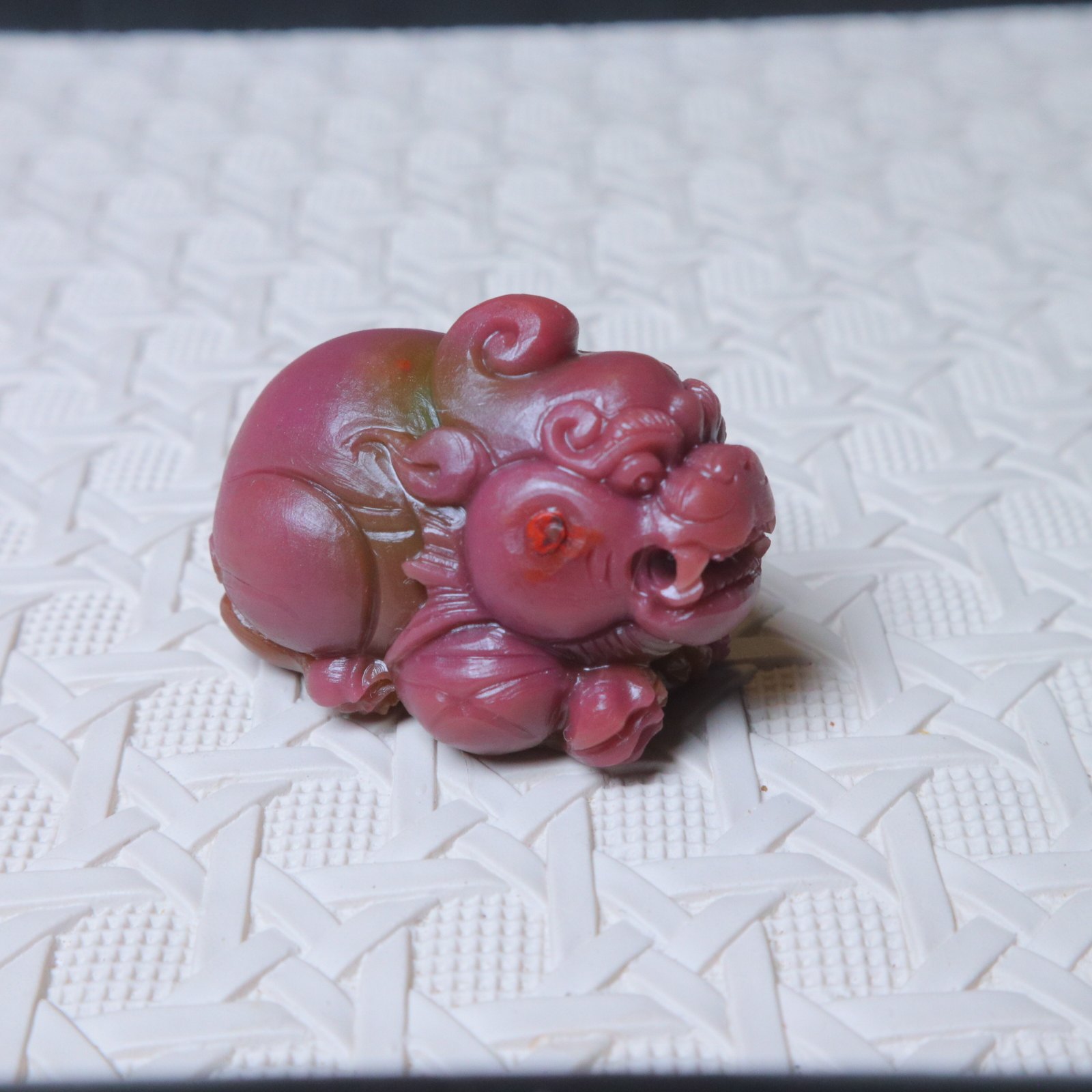 盐源玛瑙精品纯紫貔貅吊坠