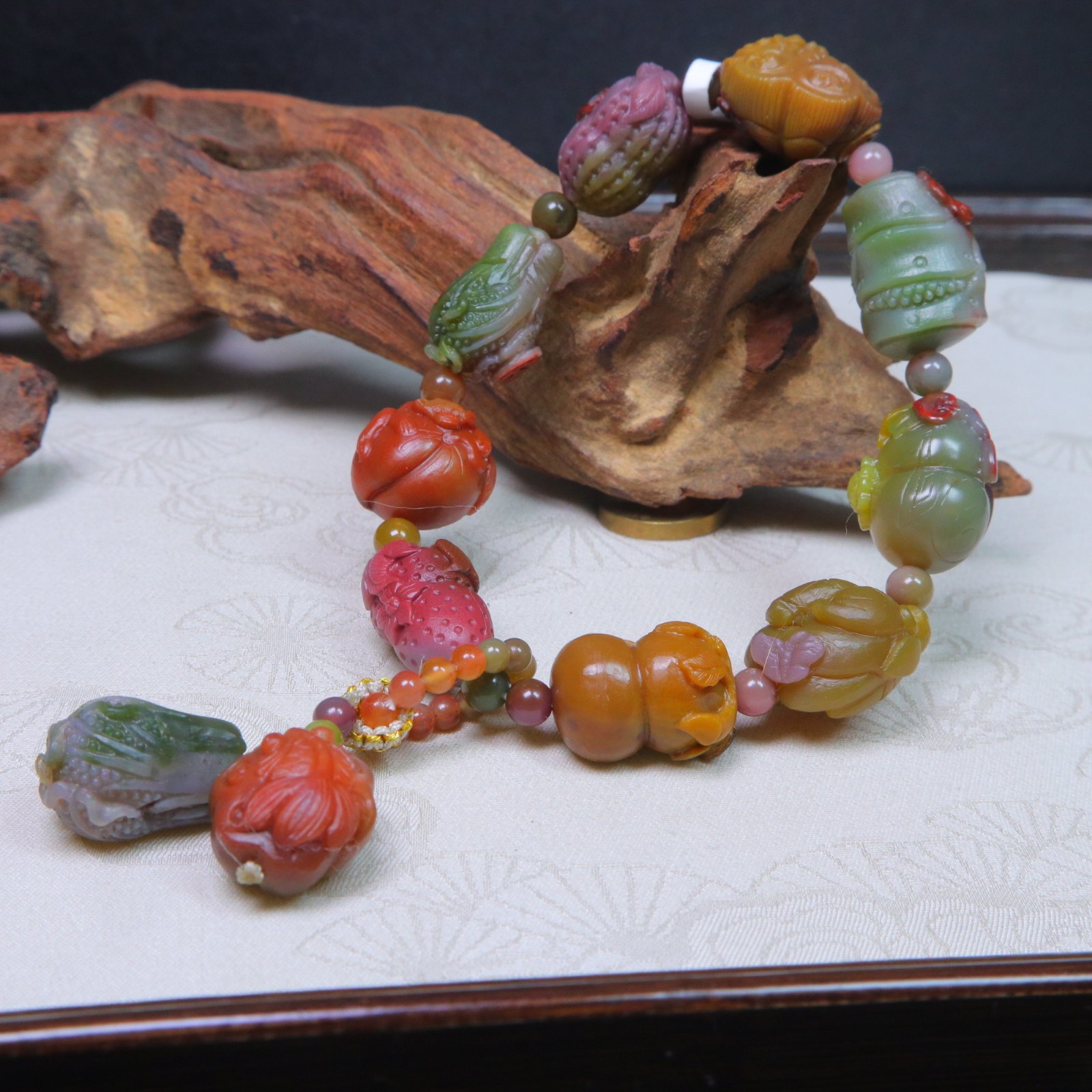 盐源玛瑙手串俏色巧雕梅花鹿手串蛋蛋收藏级别送闺蜜朋友同事礼物,珠宝/钻石/翡翠,手饰,淘宝优惠券,粉丝福利购,淘宝优惠卷