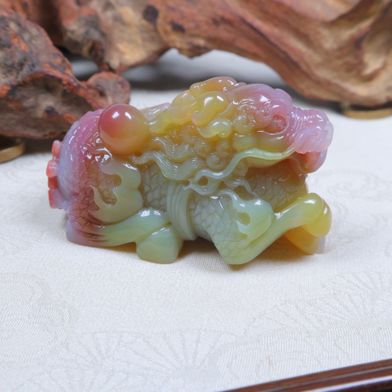 天然原矿盐源玛瑙精工西瓜色多彩巧雕俏色麒麟摆件