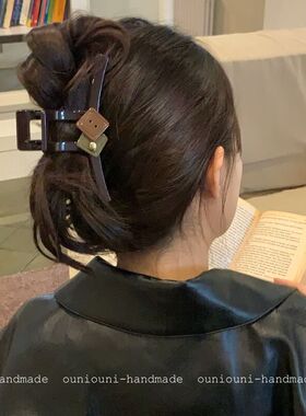 高级感撞色纽扣抓夹多发量一字发抓后脑勺盘发夹高级感鲨鱼夹发饰