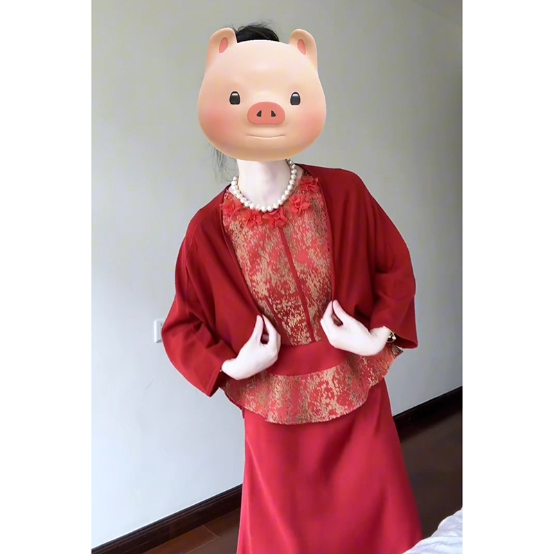 大方得体穿搭一整套新中式红旗袍
