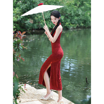 红色新中式无袖旗袍夏露肩