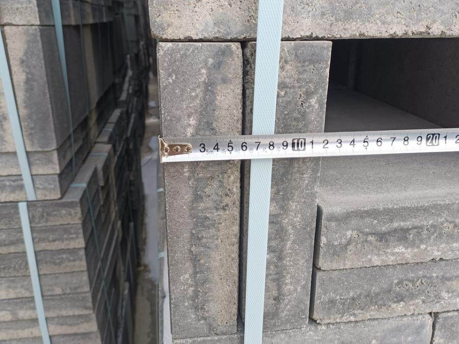 5月7日克拉玛依市15000平方米的地面砖（型号：500*250*60）网络拍卖公告