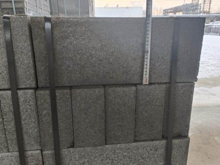 5月7日克拉玛依市8000米的条状路沿石（型号：500*200*100）网络拍卖公告