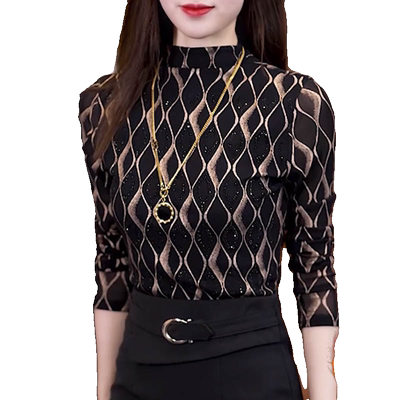 漂亮时尚百搭款打底上衣