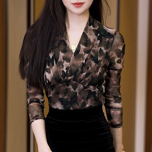 v领上衣2026新款高级感长袖网纱打底衫女内搭可外穿洋气显瘦小衫