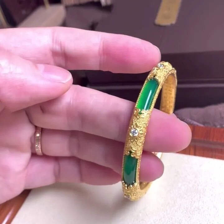 金玉良缘宫廷风仿和田玉手镯女