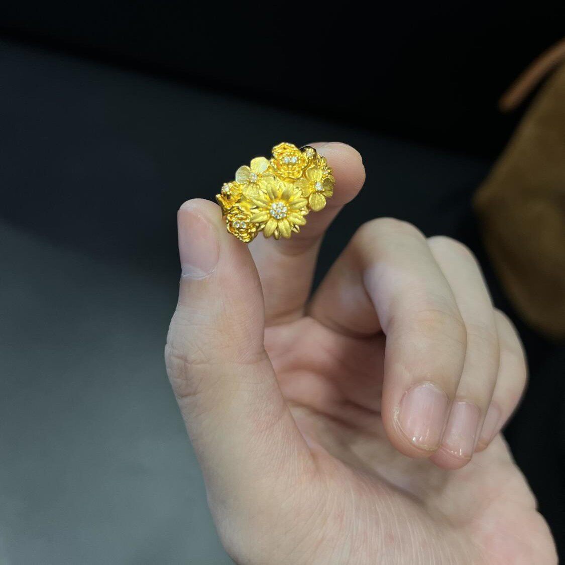 古法黄金色花团锦簇花花戒指镶嵌锆石时尚可调节气质百搭精致指环