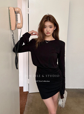 巨好看的早秋连衣裙气质设计感不规则短裙褶皱修身长袖打底包臀裙