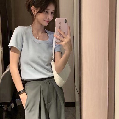 春夏简约大U领显瘦棉质T恤女