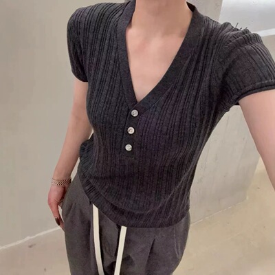 夏季韩系显瘦V领短袖针织衫