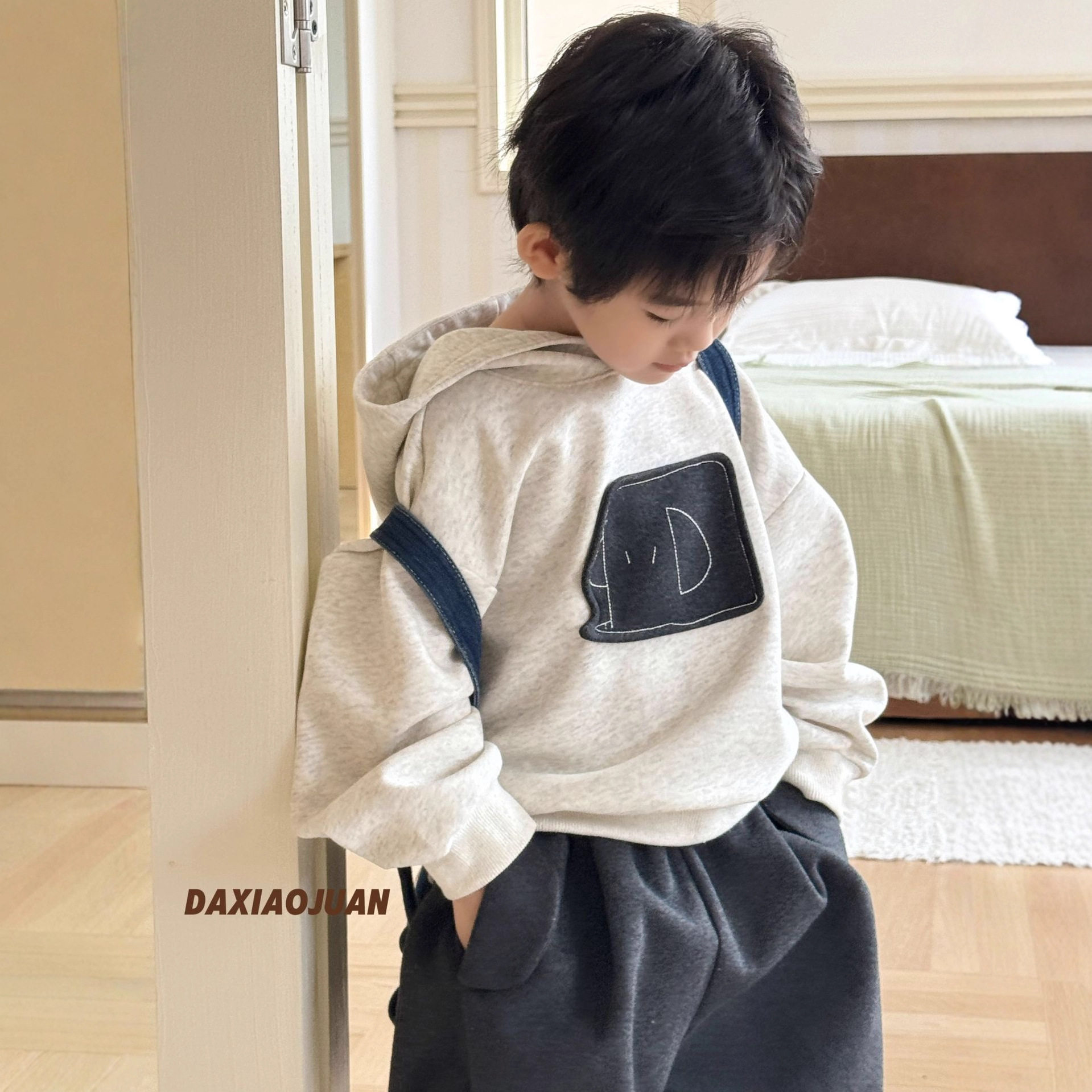 大小卷2025秋季男童贴布连帽休闲卫衣韩国百搭套头个性帅气上衣