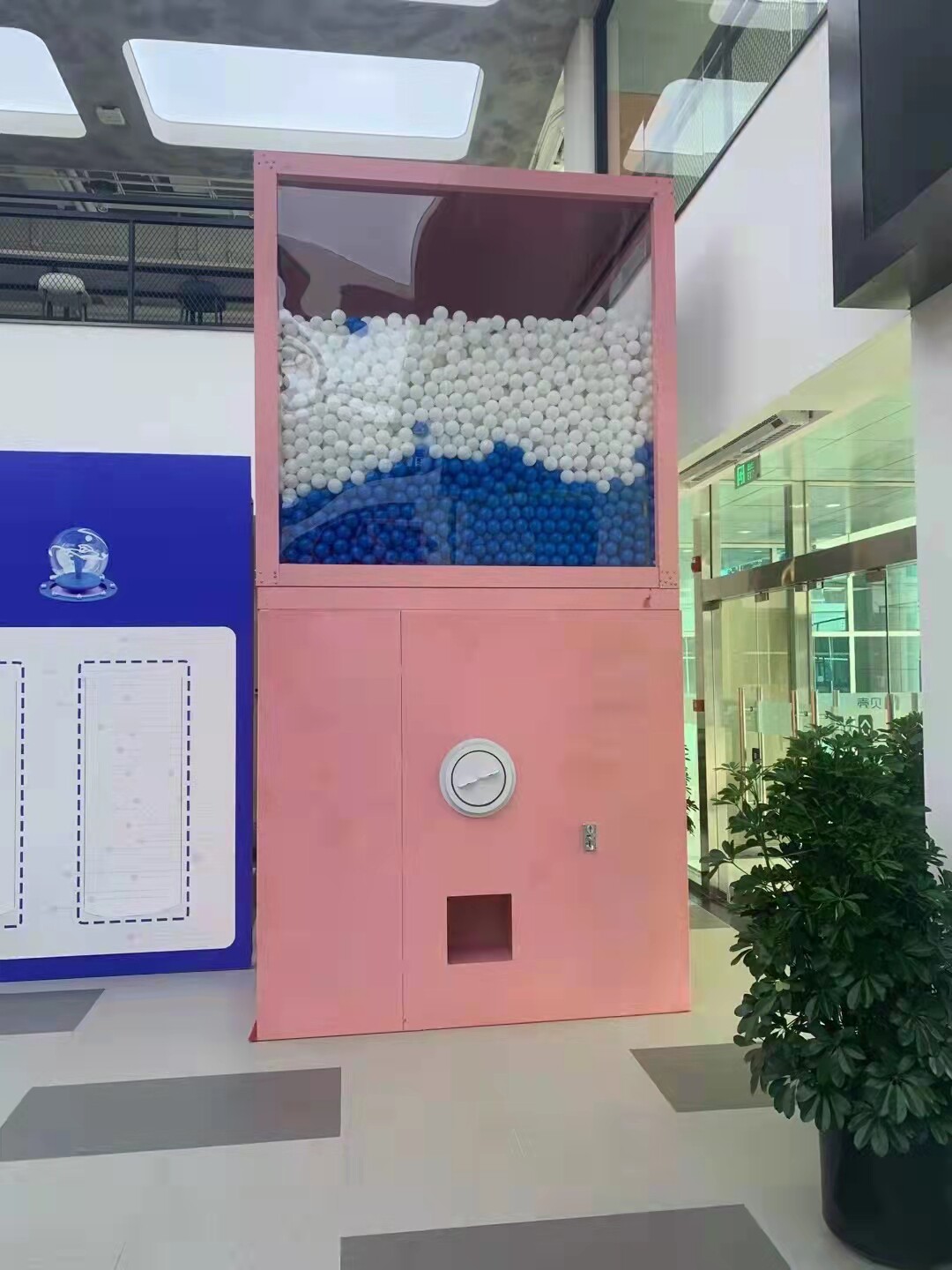 网红巨型大型扭蛋机游乐设备厂家出租出售2米3米4米5米扭蛋机定制