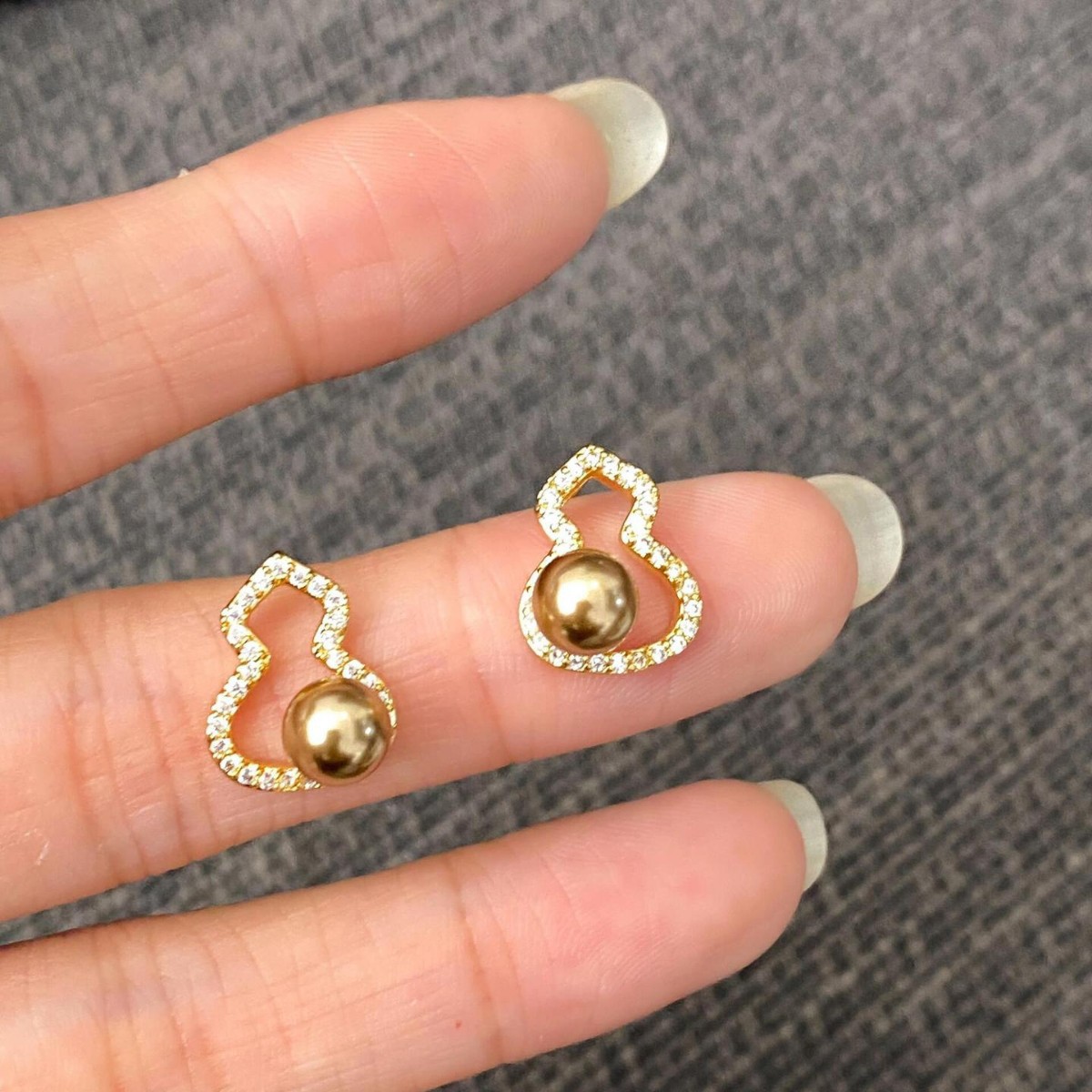 s999足银银针金色满钻葫芦耳钉咖色施家珍珠耳环女高级感秋冬耳饰