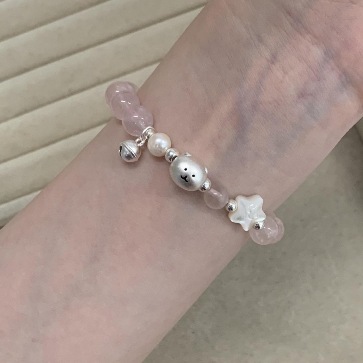 天然粉晶手串s999足银小熊铃铛手链小众设计天然珍珠星星贝母手饰