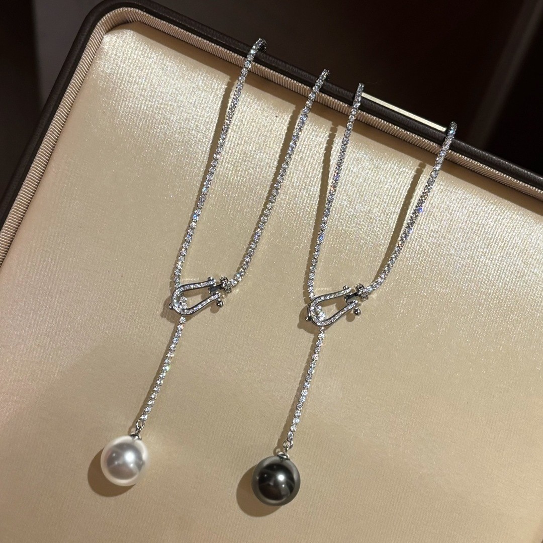 重工*家珍珠吊坠满钻马蹄扣项链女轻奢高级感轻奢秋冬毛衣链长款