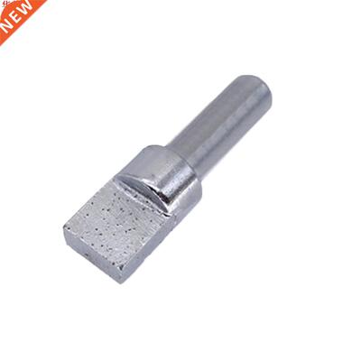 Diamant roue commode tenu dans la main carré stylo di