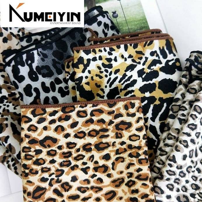 Leopard pattern triangLe scarf is versatiLe for women with