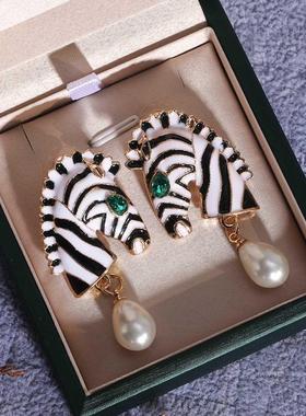 Huitan Fashion Zebra Head Shape Drop Earrings Women Black/Wh