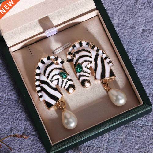 Huitan Fashion Zebra Head Shape Drop Earrings Women Black/Wh