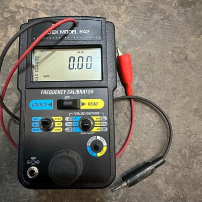 altek 942频率校验仪一台 带原厂包。开机显示正常，各 议价