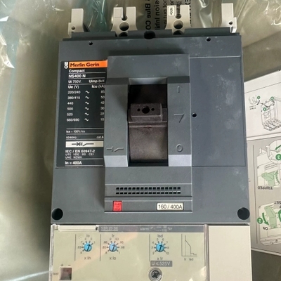 施耐德梅兰日兰断路器，库存件实物实图，有少许灰尘型号NS40 议