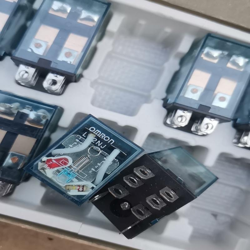 8个欧姆龙小型中间继电器MY2N-J AC220V未(议价）