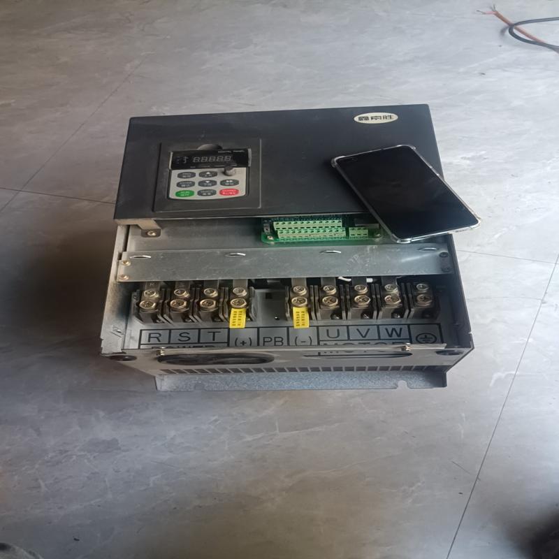 拆机索胜变频器45kw成色漂亮，实图拍摄(议价）